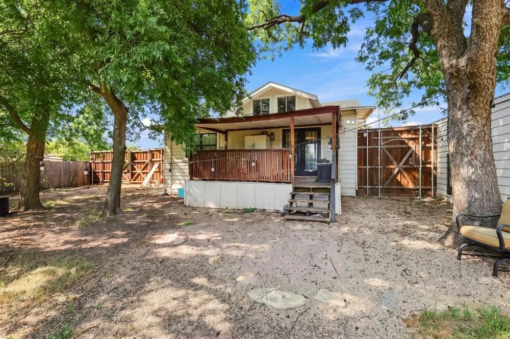405 E College Street Gunter, TX 75058