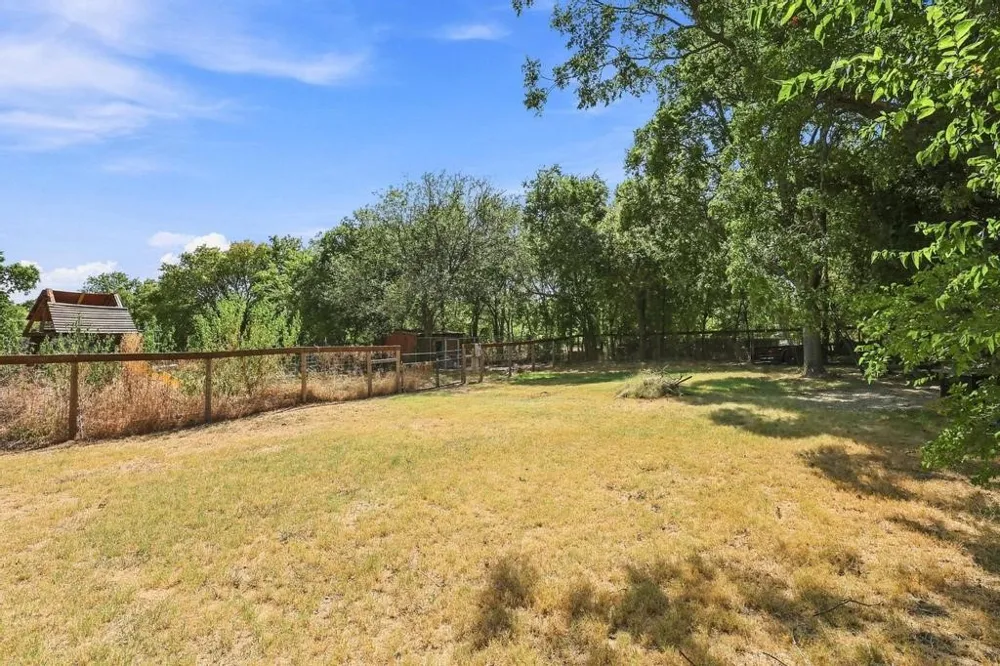 405 E College Street Gunter, TX 75058