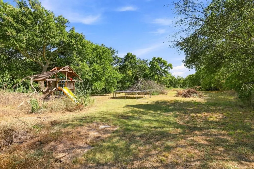 405 E College Street Gunter, TX 75058