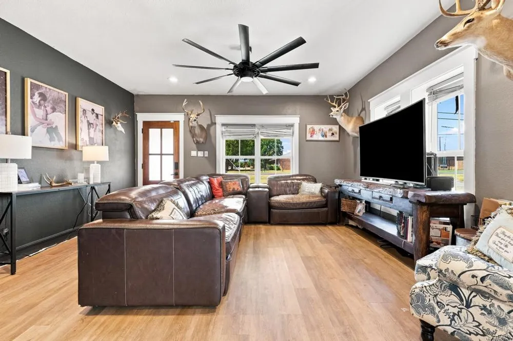 405 E College Street Gunter, TX 75058