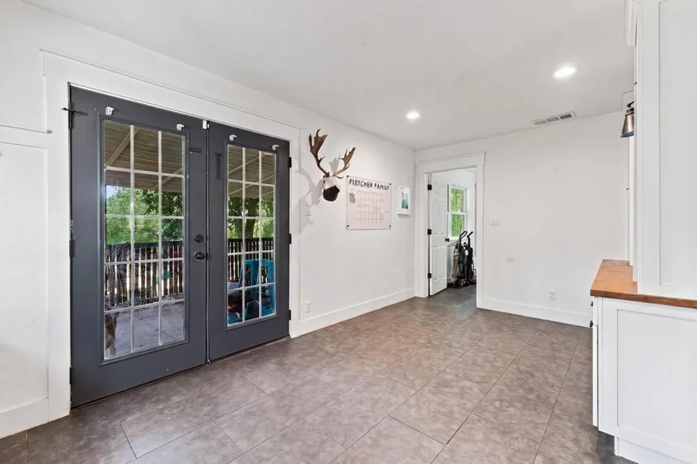 405 E College Street Gunter, TX 75058