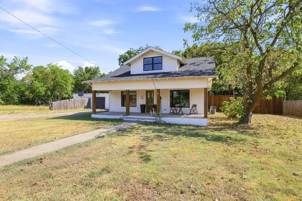 405 E College Street Gunter, TX 75058