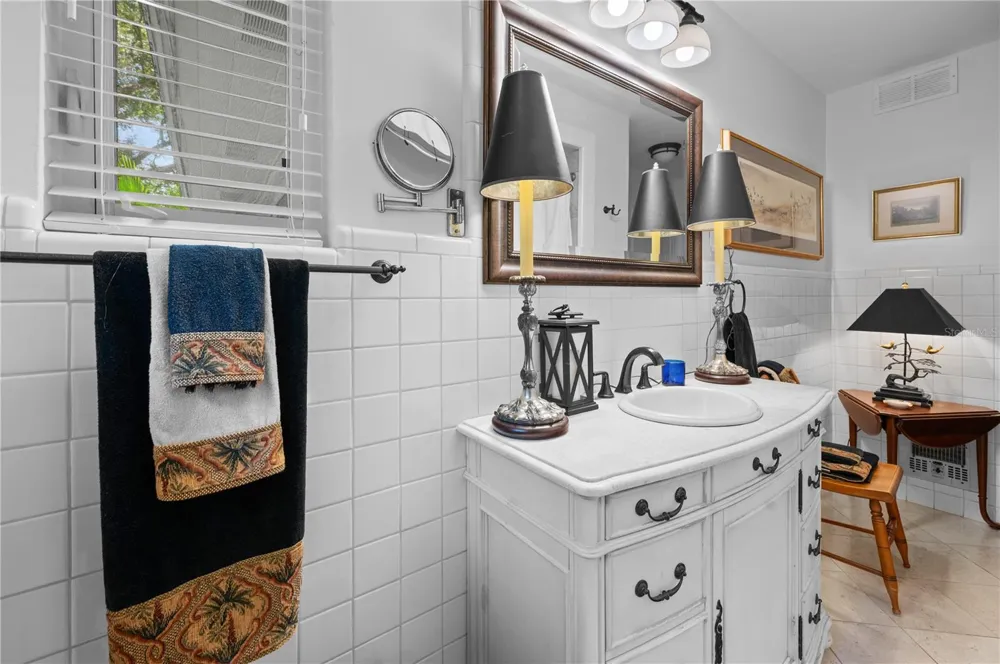 1722 NORTH DRIVE Sarasota, FL 34239