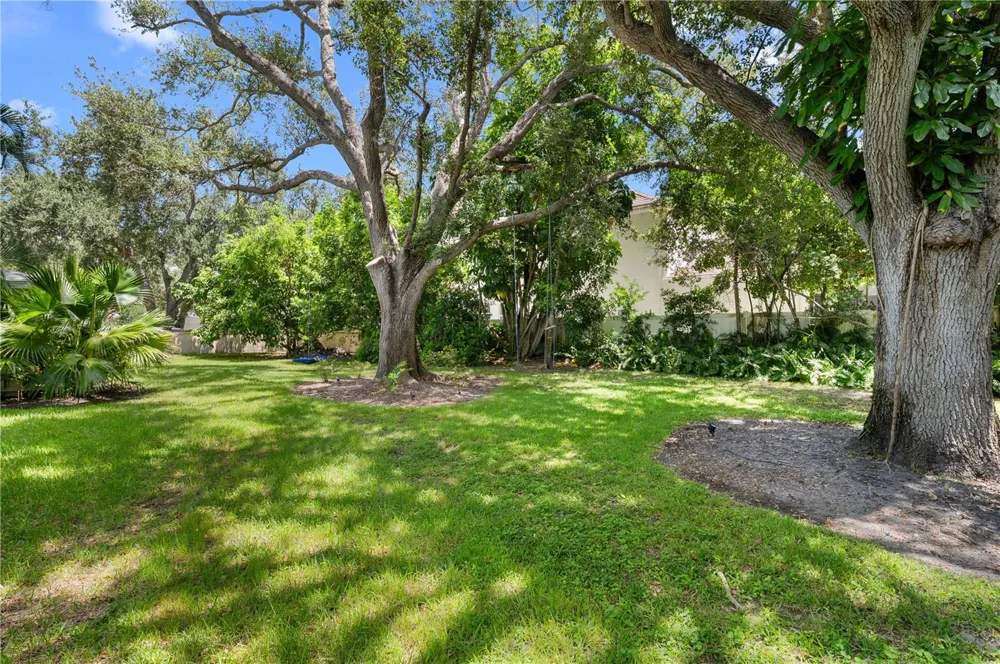 1722 NORTH DRIVE Sarasota, FL 34239