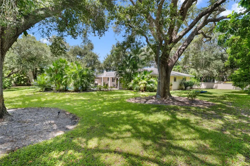 1722 NORTH DRIVE Sarasota, FL 34239