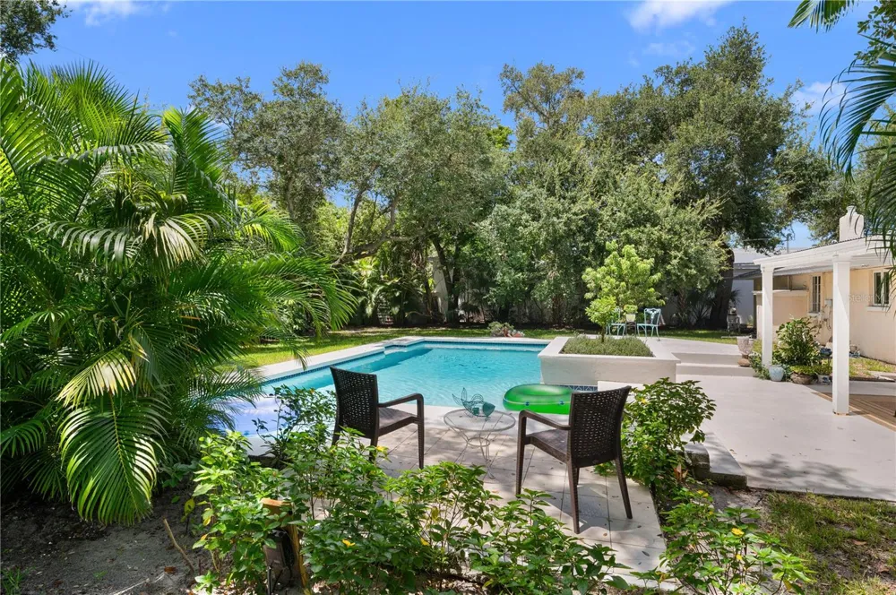 1722 NORTH DRIVE Sarasota, FL 34239