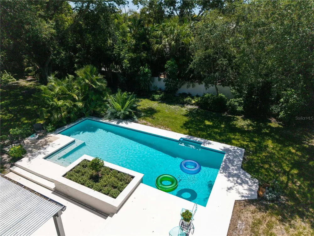 1722 NORTH DRIVE Sarasota, FL 34239