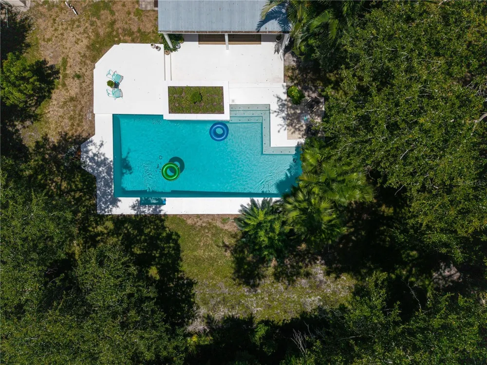 1722 NORTH DRIVE Sarasota, FL 34239