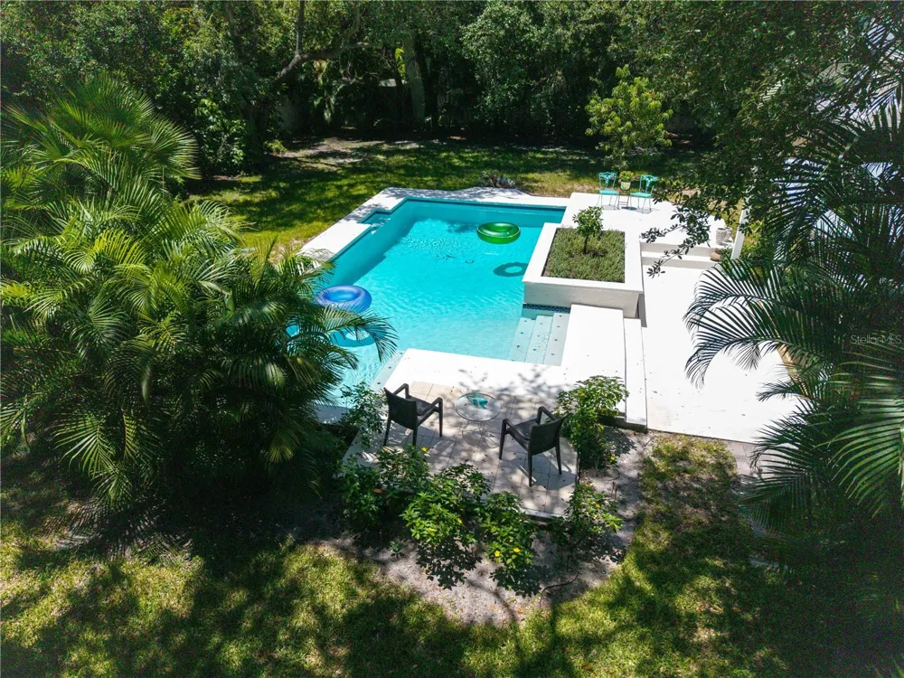 1722 NORTH DRIVE Sarasota, FL 34239