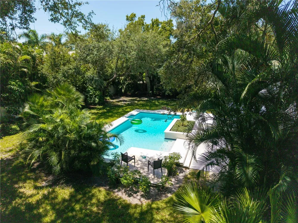 1722 NORTH DRIVE Sarasota, FL 34239