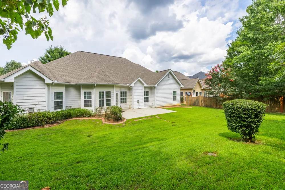 8004 Larksview DR Fairburn, GA 30213