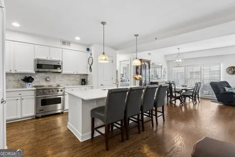 200 River Vista DR