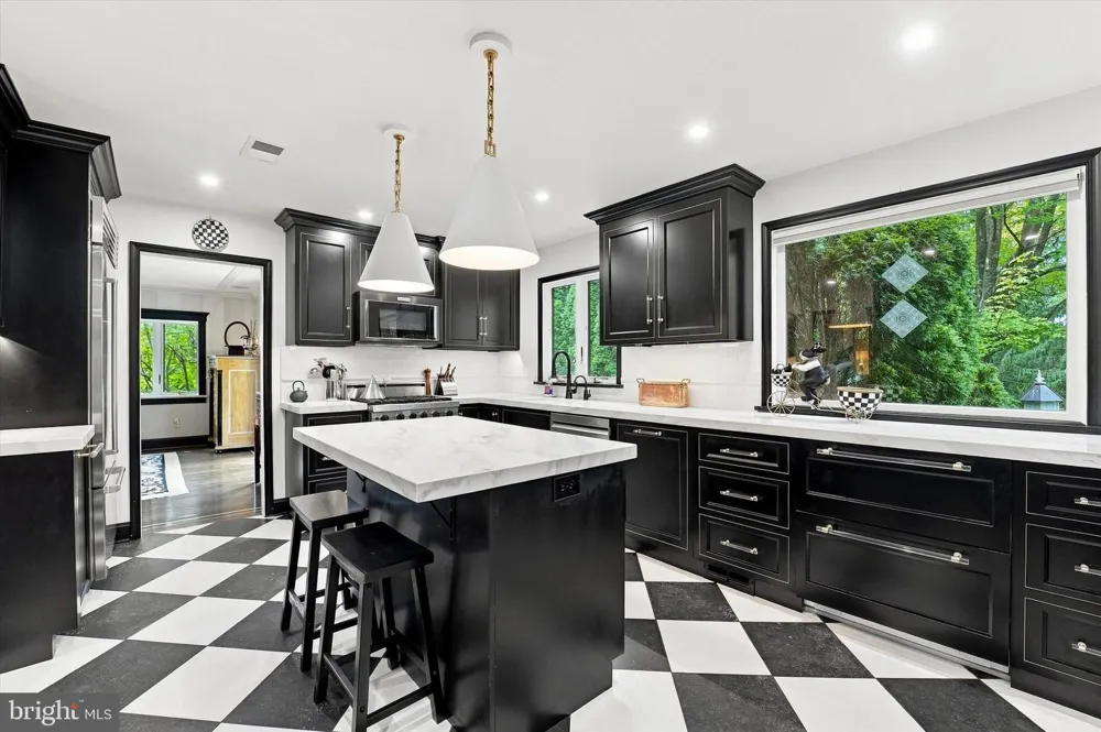 19 HIGHFIELD LANE Wayne, PA 19087
