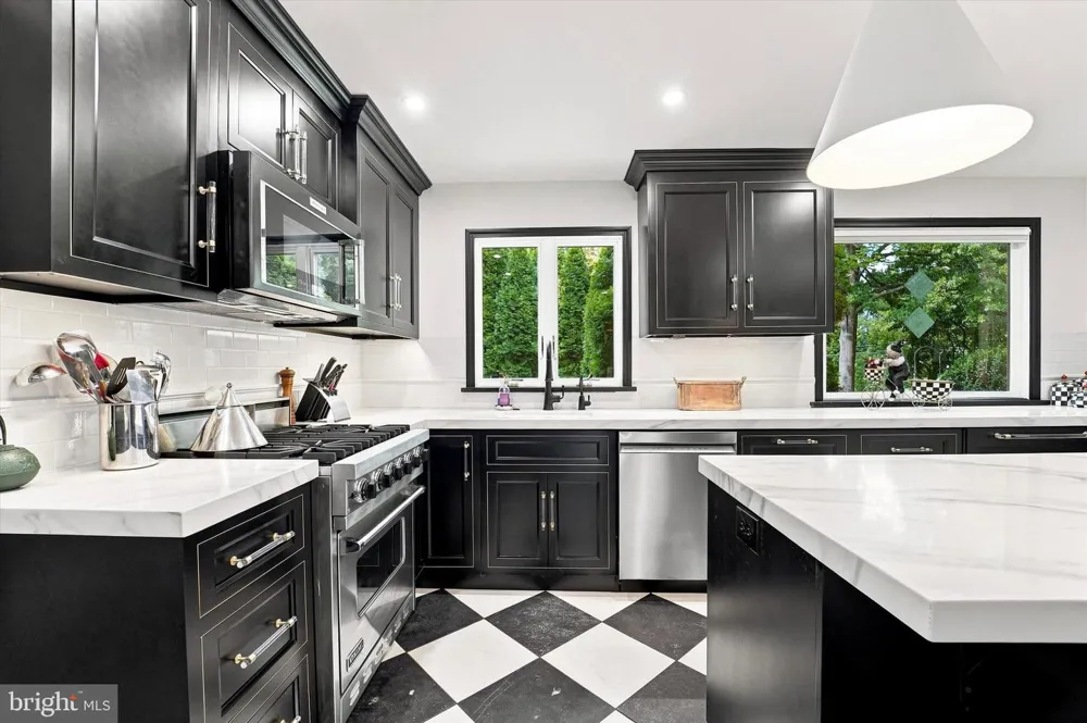 19 HIGHFIELD LANE Wayne, PA 19087