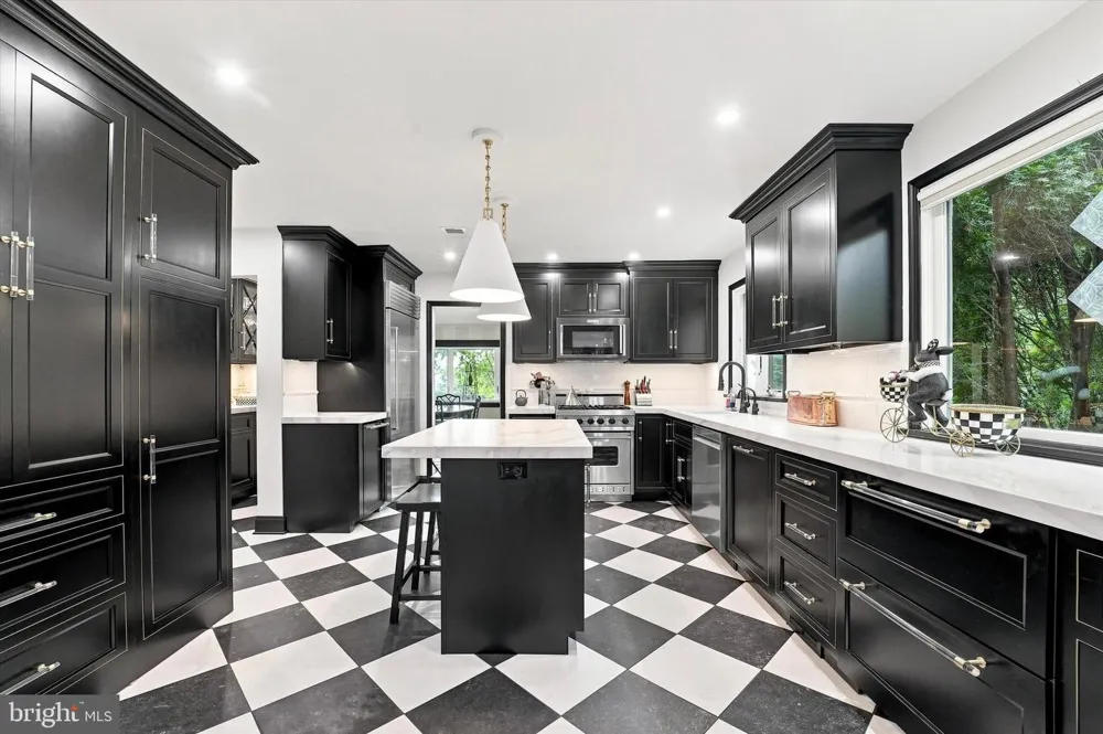 19 HIGHFIELD LANE Wayne, PA 19087