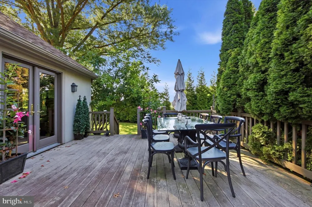 19 HIGHFIELD LANE Wayne, PA 19087