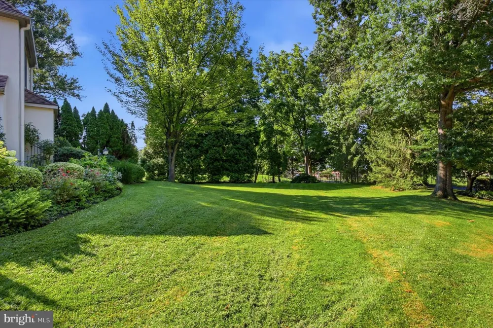 19 HIGHFIELD LANE Wayne, PA 19087