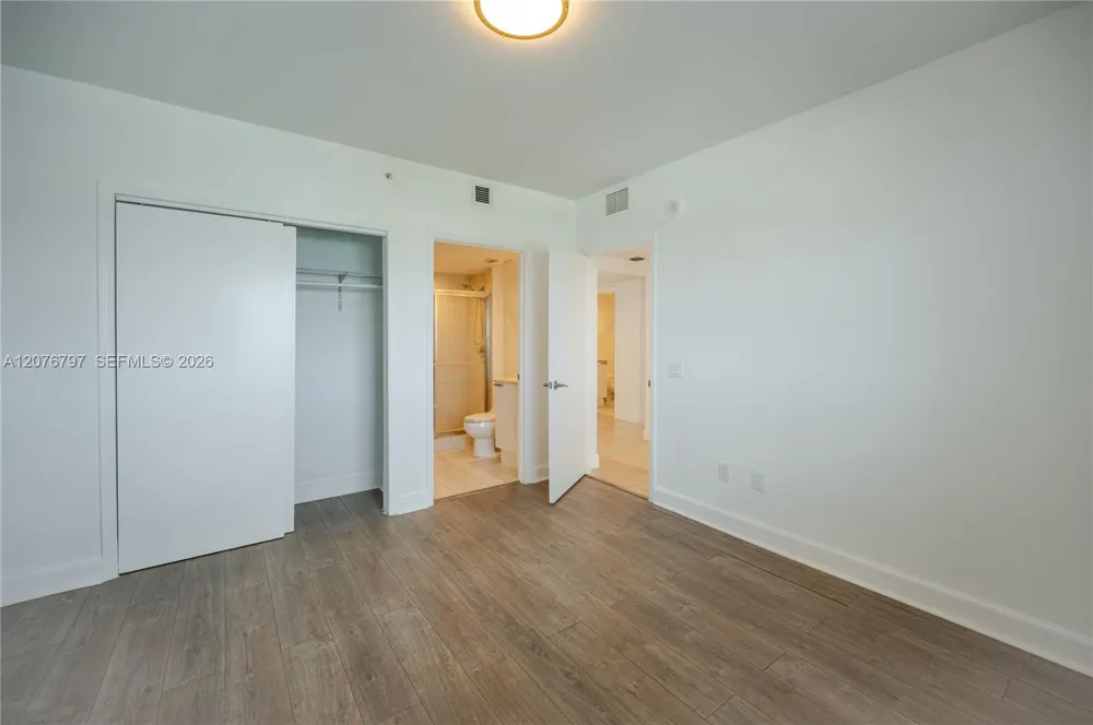 15051 Royal Oaks Ln #2403 North Miami, FL 33181