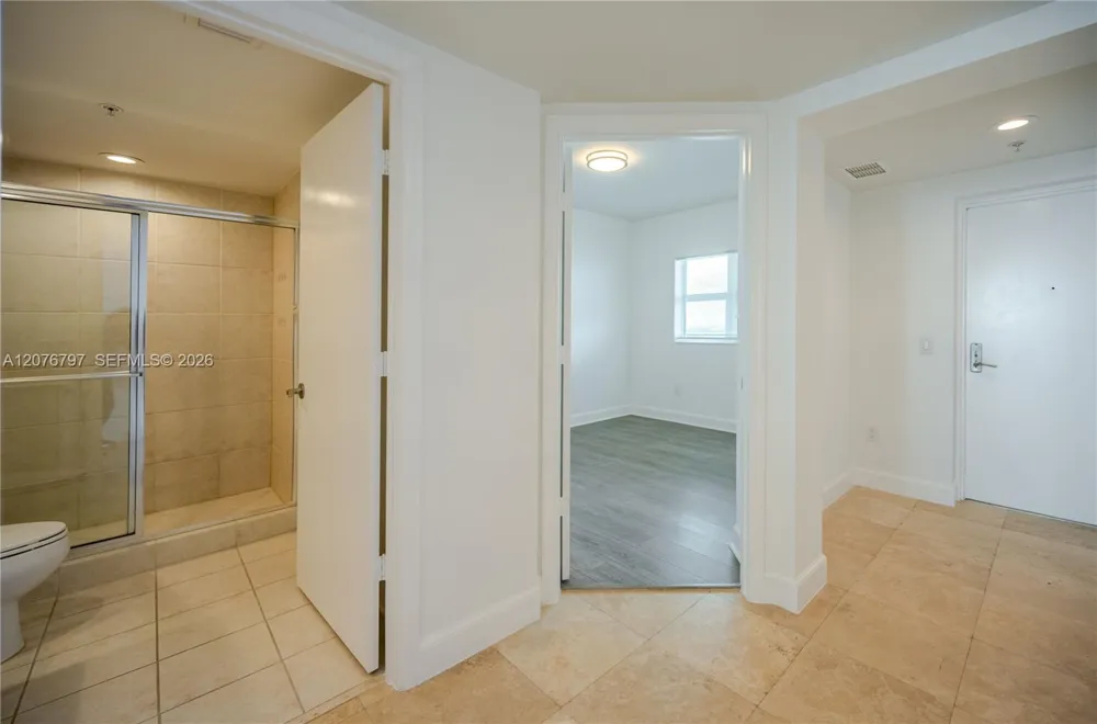 15051 Royal Oaks Ln #2403 North Miami, FL 33181