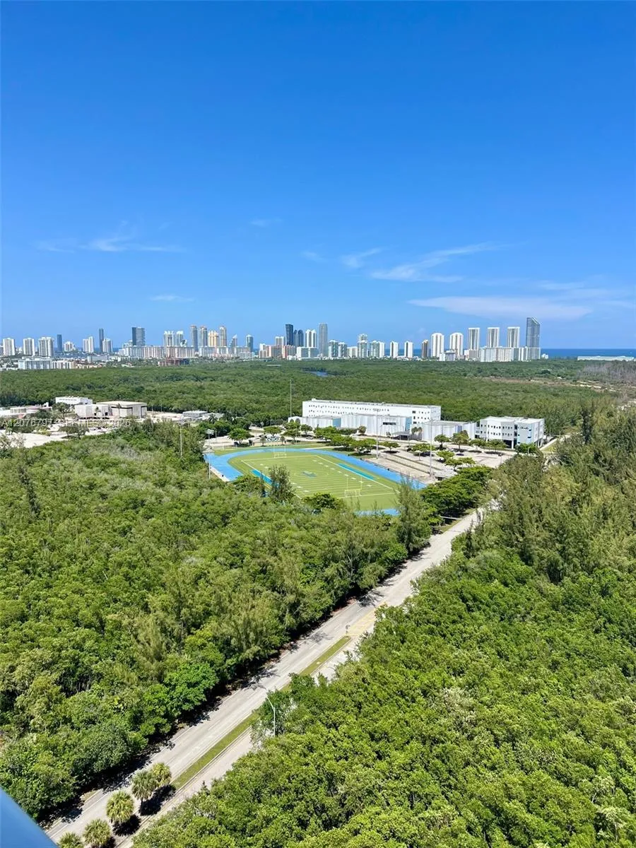 15051 Royal Oaks Ln #2403 North Miami, FL 33181