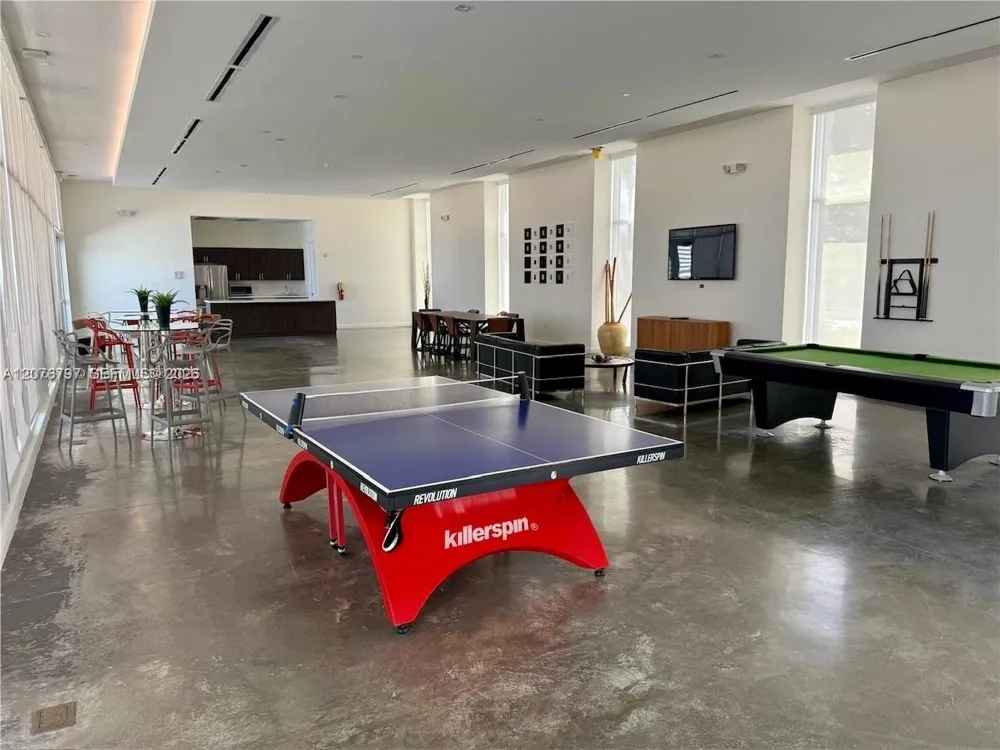 15051 Royal Oaks Ln #2403 North Miami, FL 33181