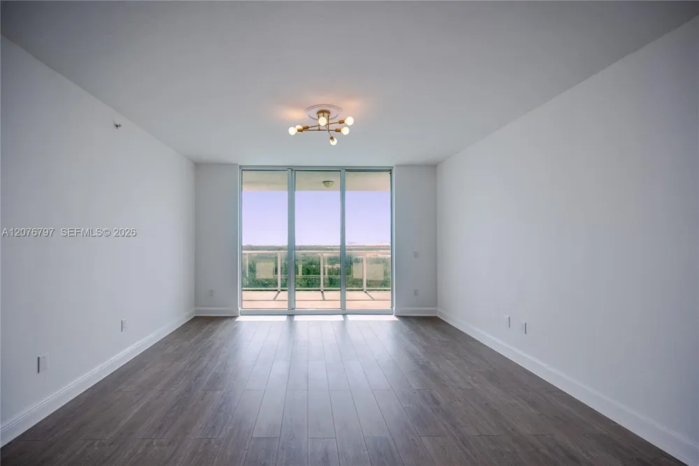 15051 Royal Oaks Ln #2403 North Miami, FL 33181