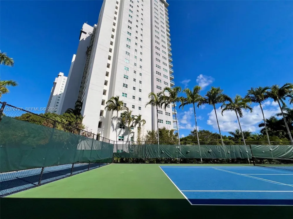 15051 Royal Oaks Ln #2403 North Miami, FL 33181