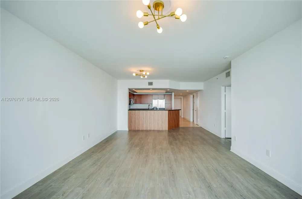 15051 Royal Oaks Ln #2403 North Miami, FL 33181