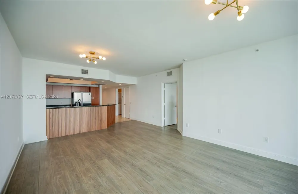15051 Royal Oaks Ln #2403 North Miami, FL 33181