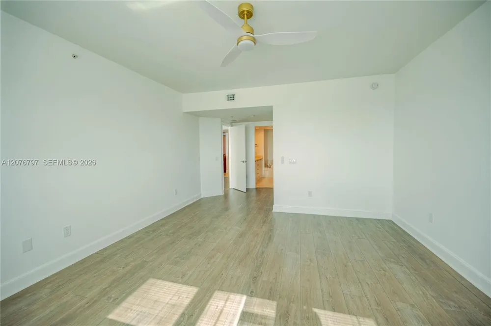 15051 Royal Oaks Ln #2403 North Miami, FL 33181