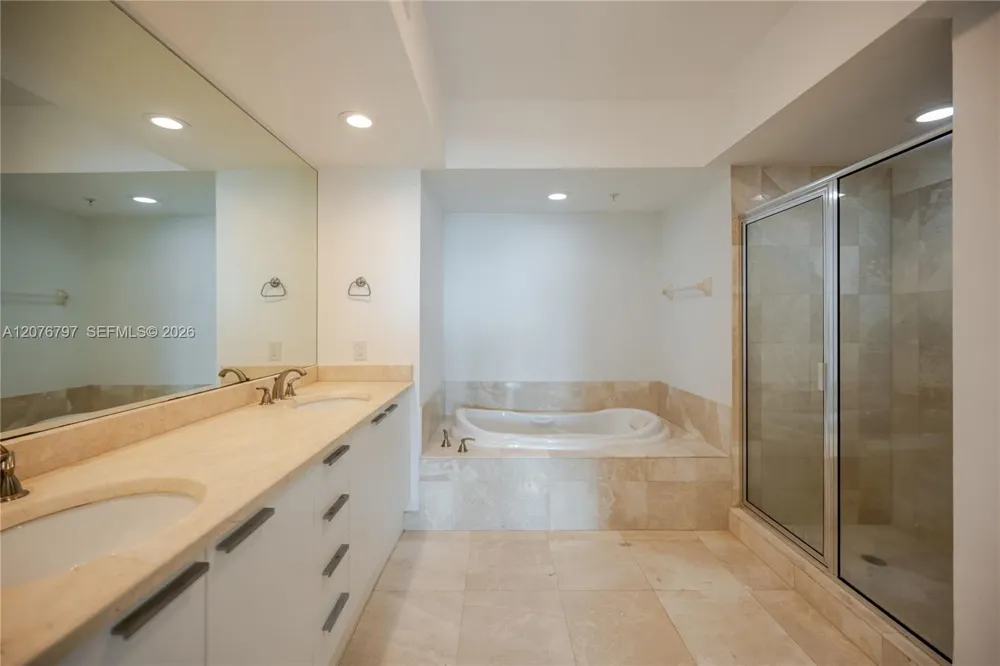15051 Royal Oaks Ln #2403 North Miami, FL 33181