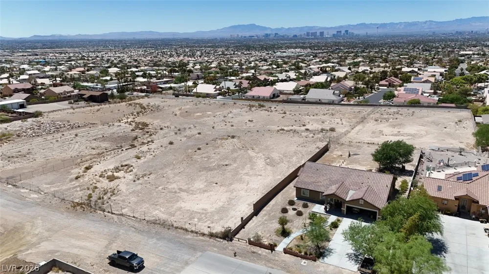 255 Vista Valley Street Las Vegas, NV 89110