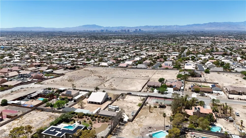 255 Vista Valley Street Las Vegas, NV 89110