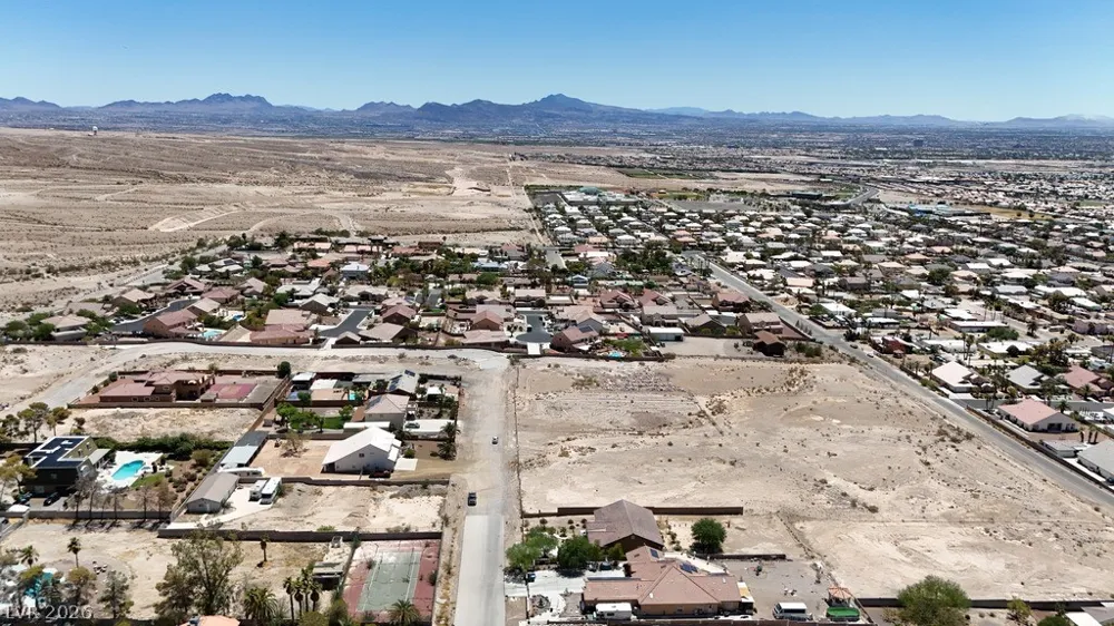 255 Vista Valley Street Las Vegas, NV 89110
