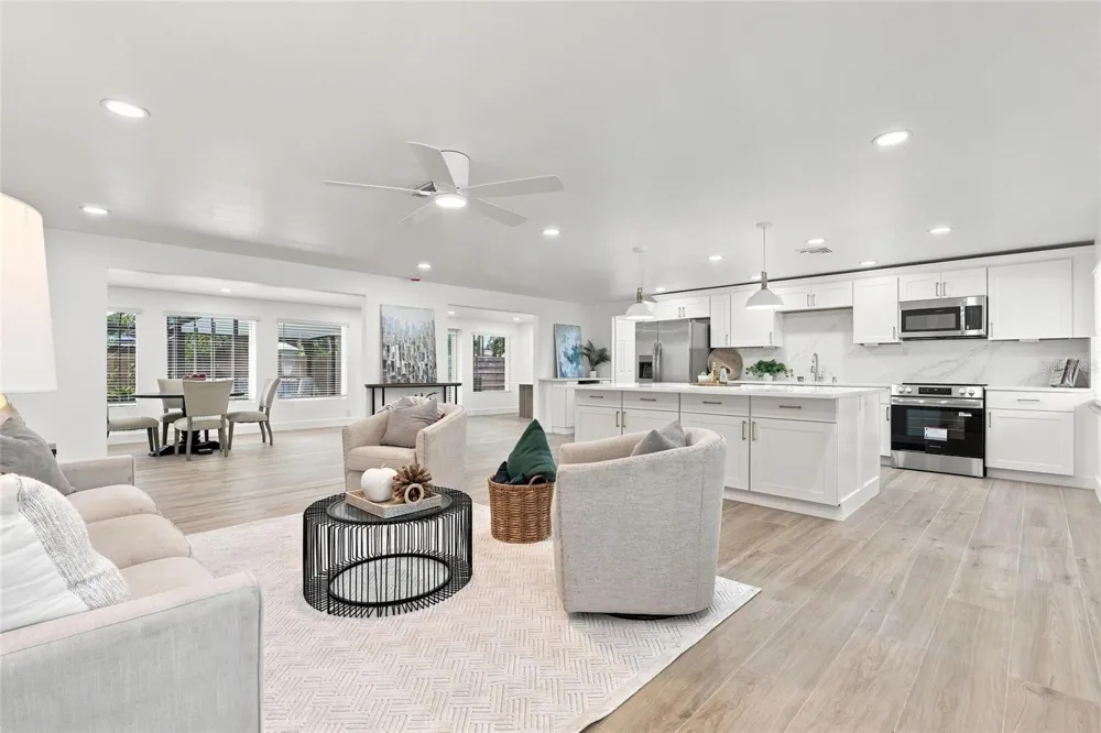6646 GLADES WAY Sarasota, FL 34231