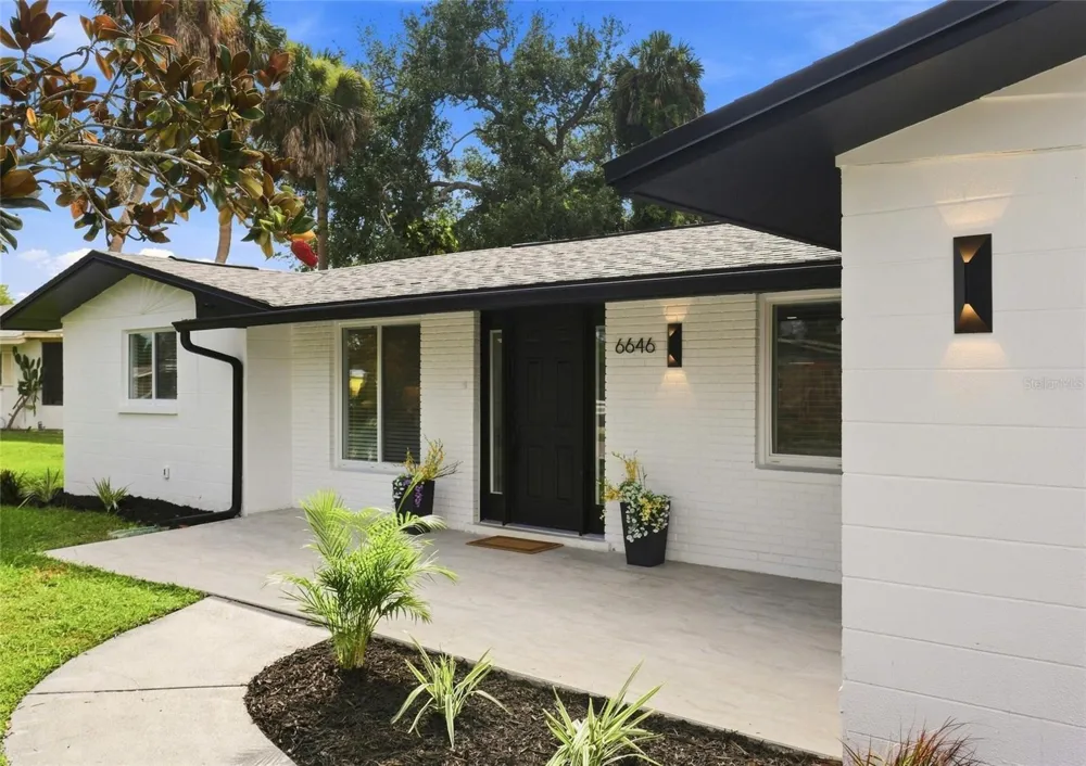 6646 GLADES WAY Sarasota, FL 34231