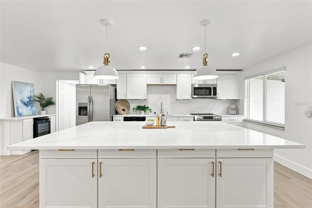6646 GLADES WAY Sarasota, FL 34231