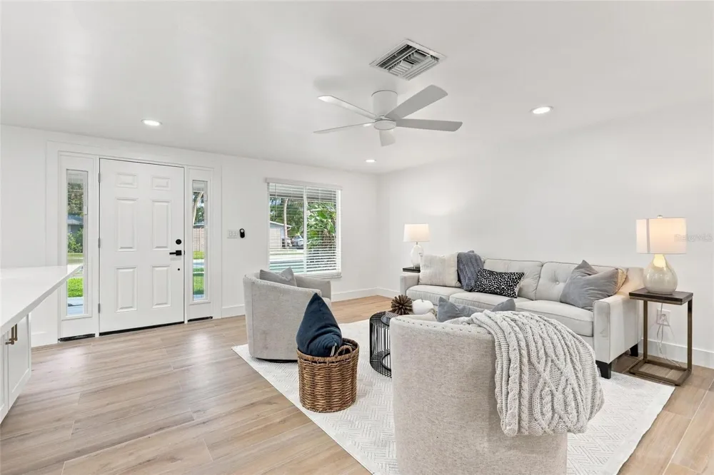 6646 GLADES WAY Sarasota, FL 34231