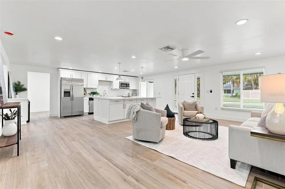 6646 GLADES WAY Sarasota, FL 34231