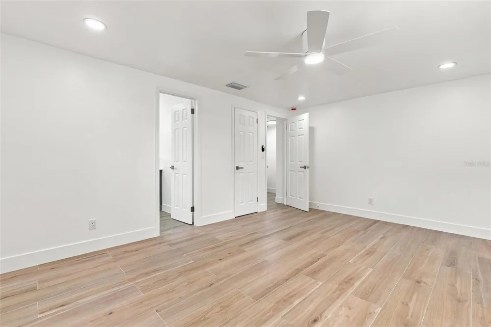 6646 GLADES WAY Sarasota, FL 34231