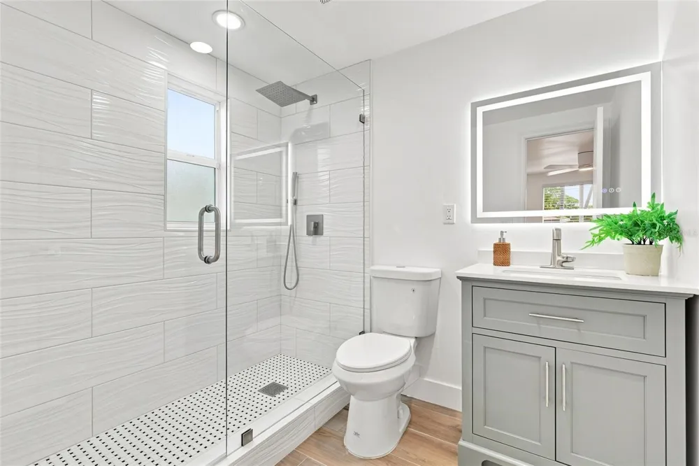 6646 GLADES WAY Sarasota, FL 34231