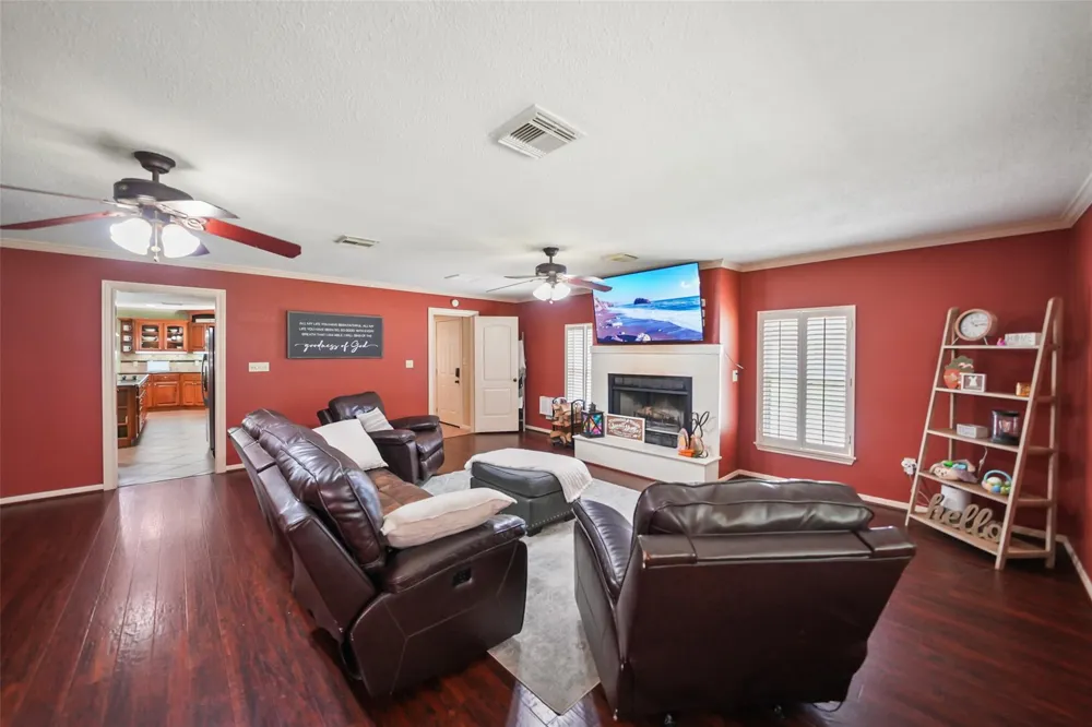 4409 Avenue J Santa Fe, TX 77510