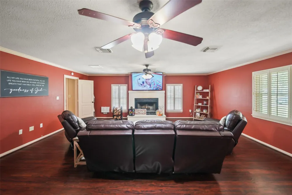 4409 Avenue J Santa Fe, TX 77510