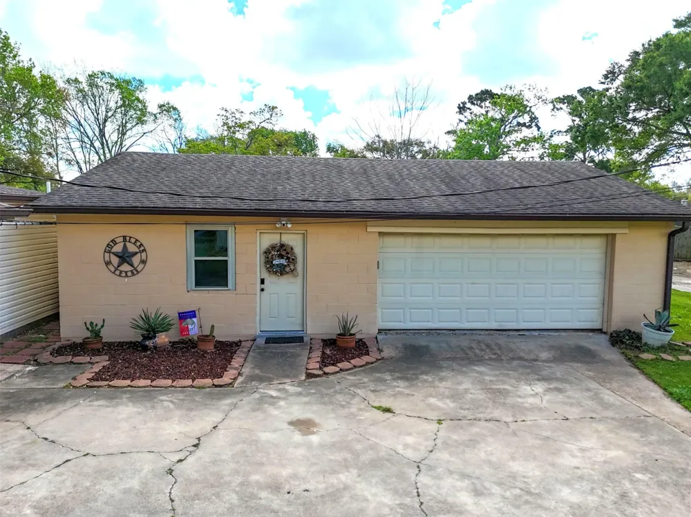 4409 Avenue J Santa Fe, TX 77510