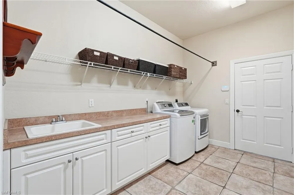 18241 Riverwind Drive Alva, FL 33920