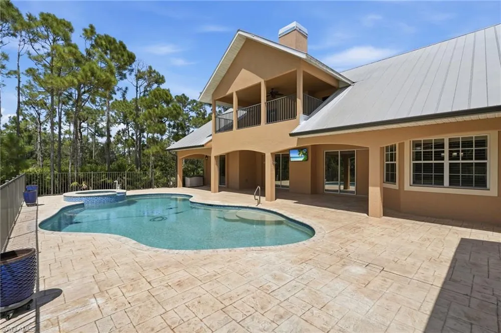 18241 Riverwind Drive Alva, FL 33920