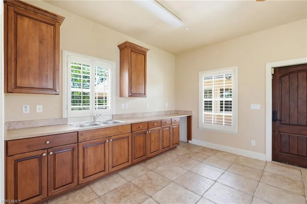 18241 Riverwind Drive Alva, FL 33920