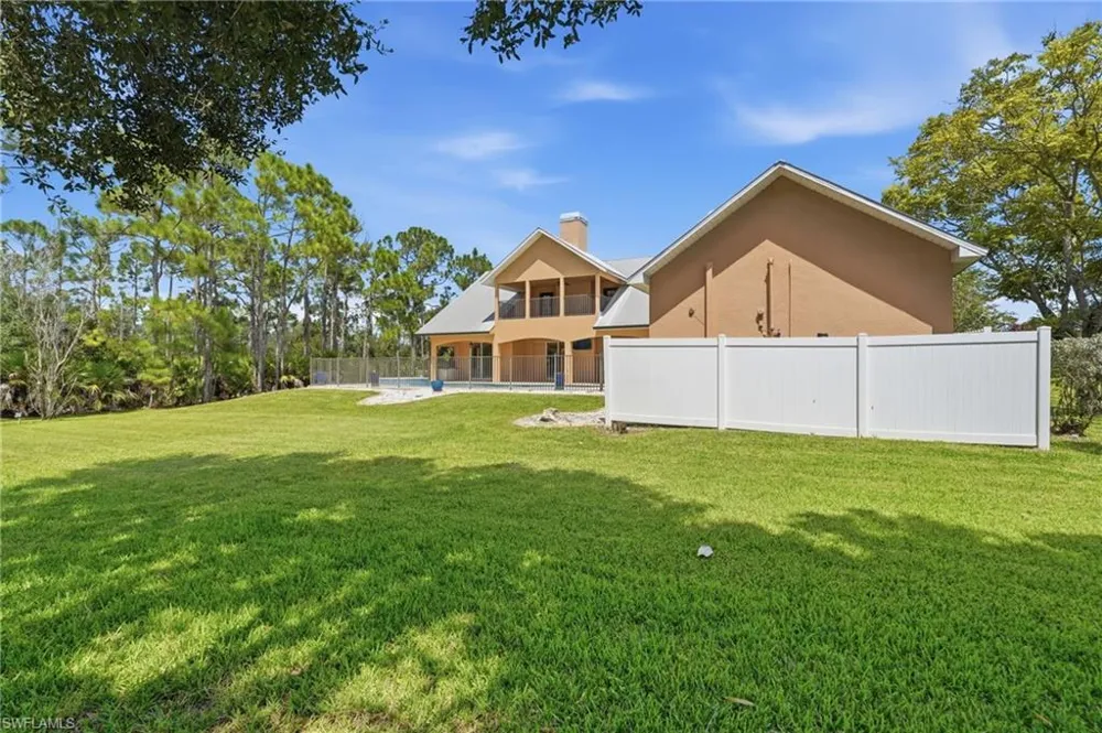 18241 Riverwind Drive Alva, FL 33920