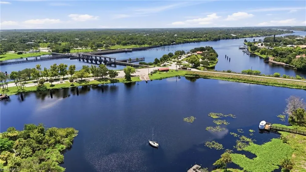 18241 Riverwind Drive Alva, FL 33920