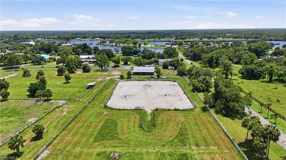 18241 Riverwind Drive Alva, FL 33920